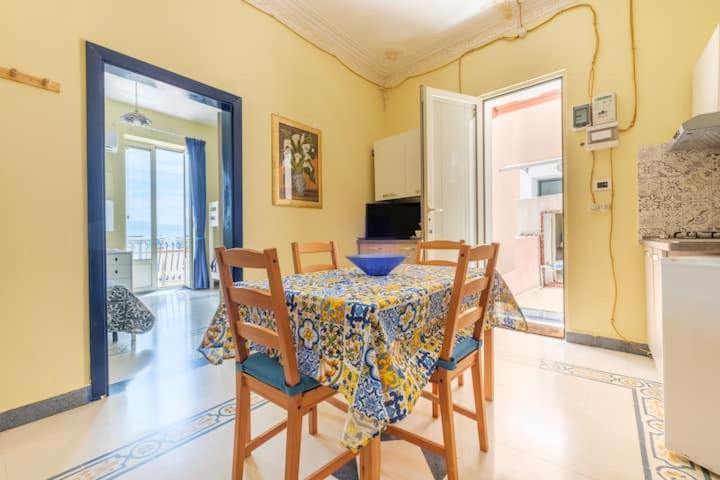 Blue Eden Strait Apartment Messina Exterior photo